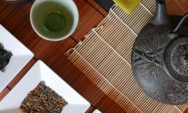 تجربه چای ژاپنی با سایفون در باغ‌ های بونسای